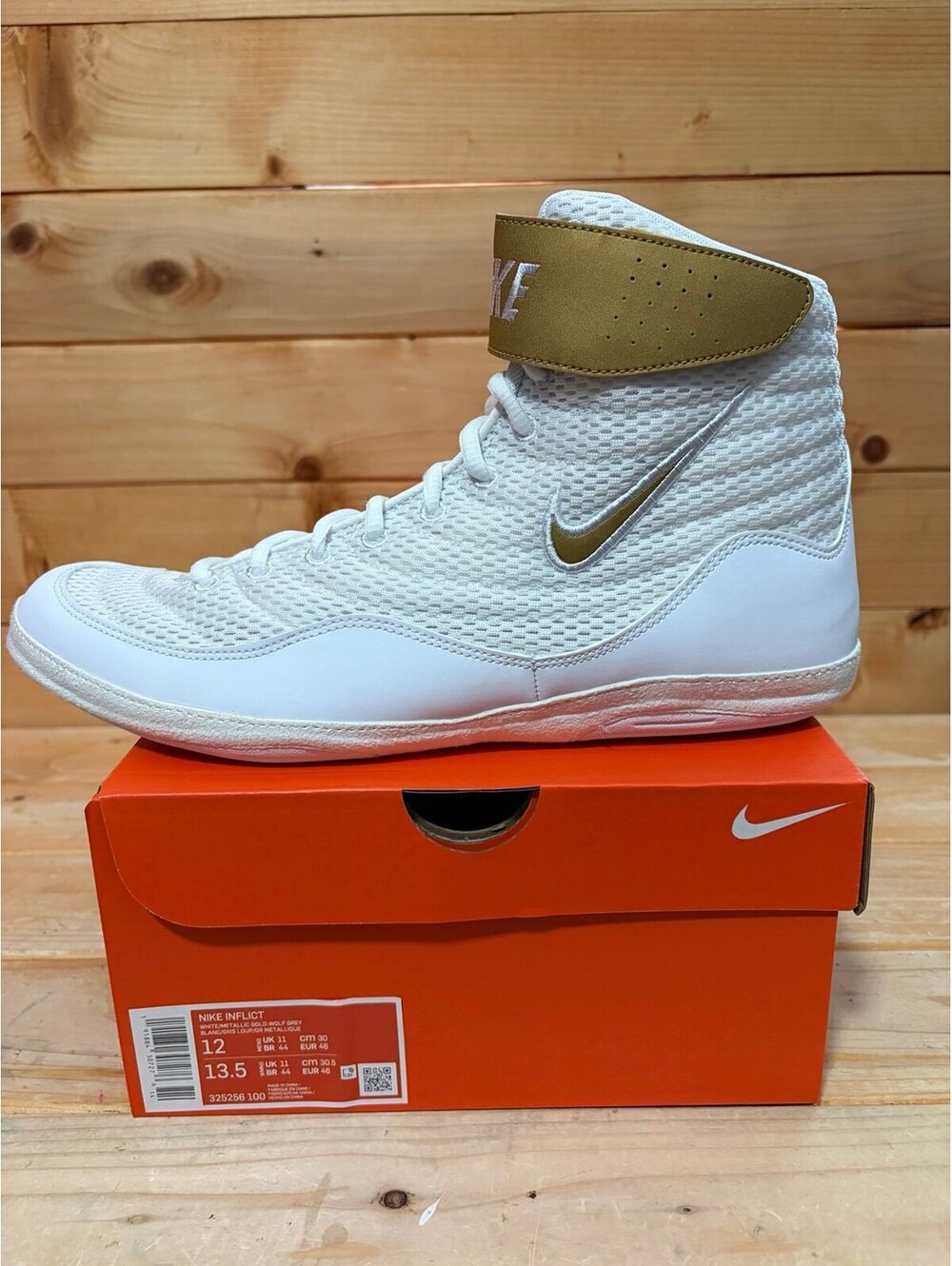 Brand new Discontinued Nike Inflict 3 wrestling shoes - 325256-100 Mens size 12